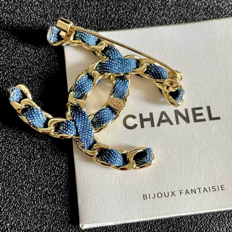 Chanel Brooch 10yxx28 (3)