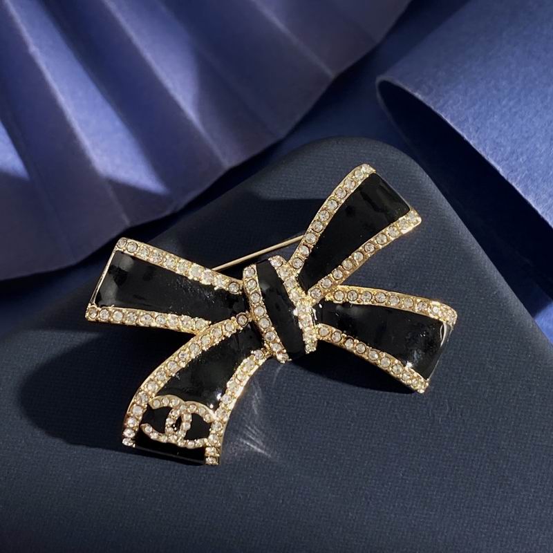 Chanel Brooch 10yxx29 (11)