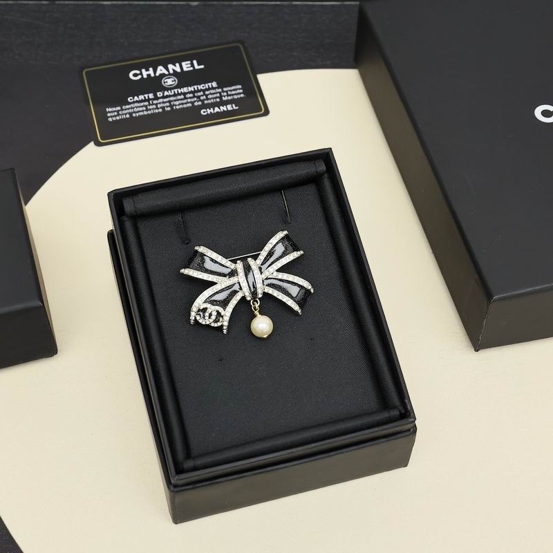 Chanel Brooch 10yxx31 (3)