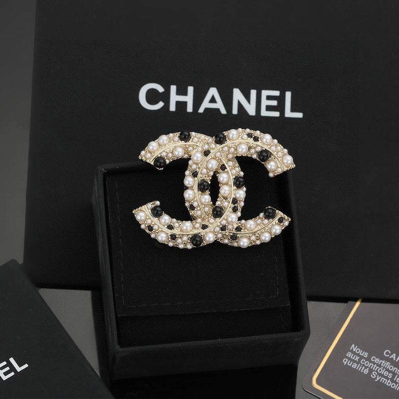Chanel Brooch 10yxx32 (1)