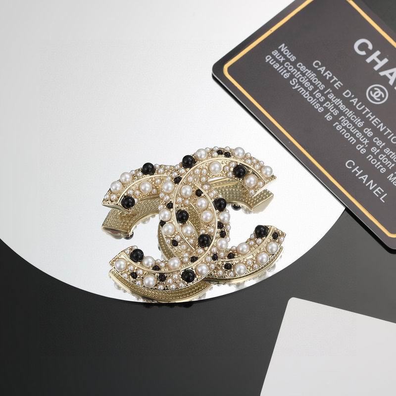 Chanel Brooch 10yxx32 (2)