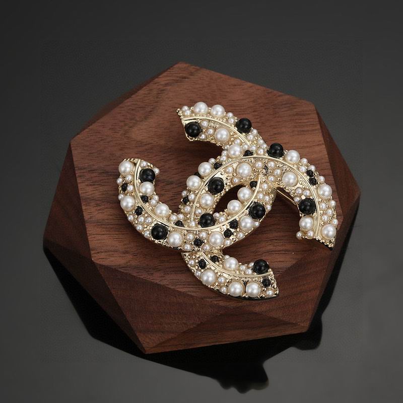 Chanel Brooch 10yxx32 (5)