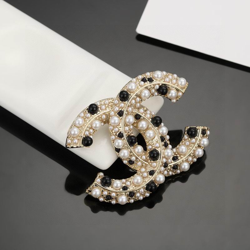 Chanel Brooch 10yxx32 (6)