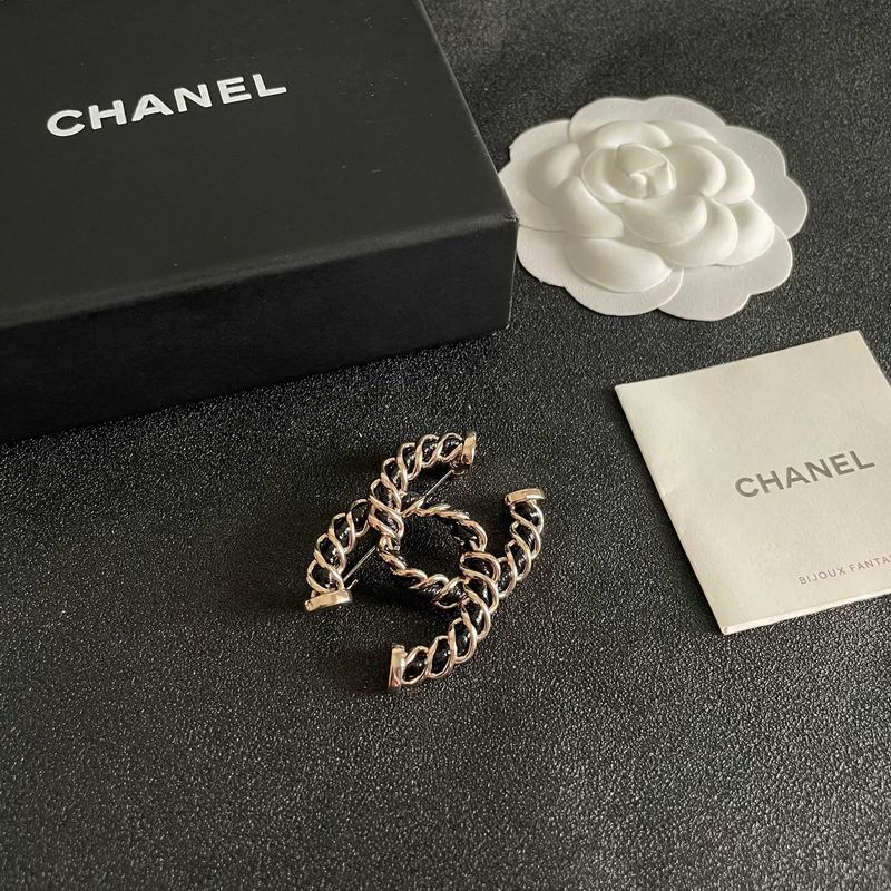 Chanel Brooch 10yxx36 (3)