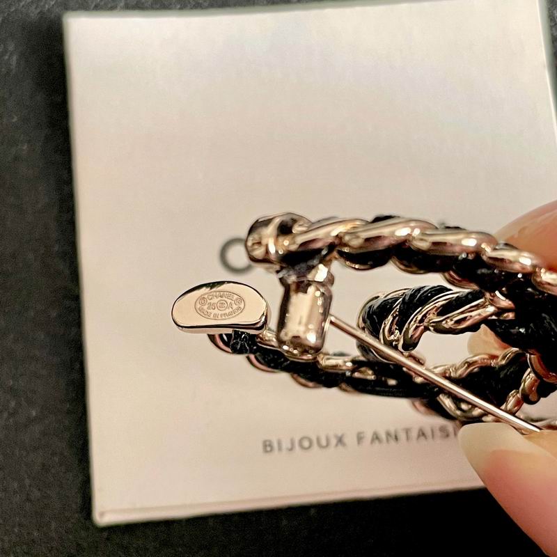 Chanel Brooch 10yxx36 (4)