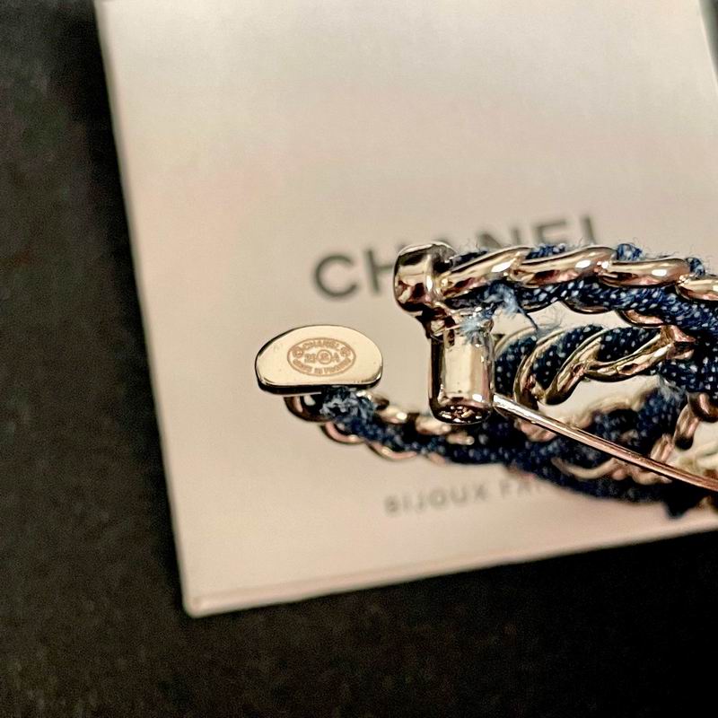 Chanel Brooch 10yxx36 (8)