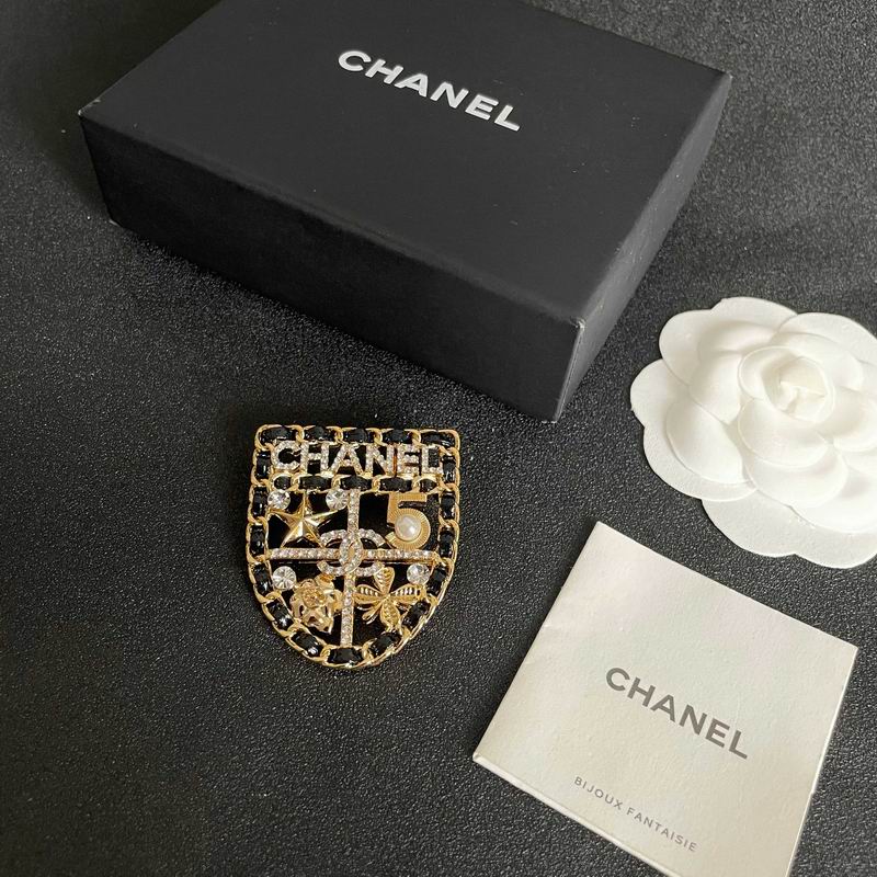 Chanel Brooch 10yxx37 (1)