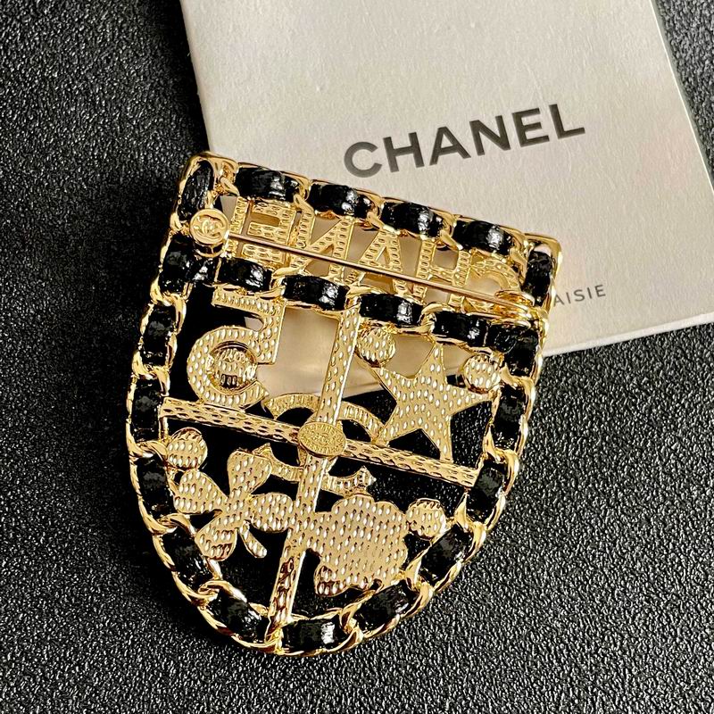Chanel Brooch 10yxx37 (3)