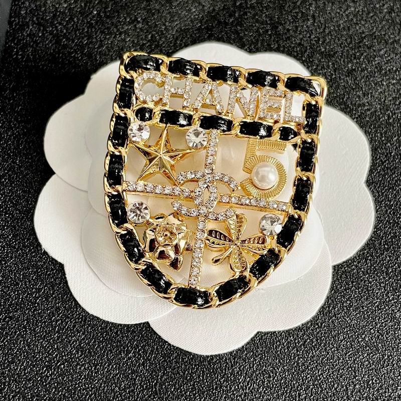 Chanel Brooch 10yxx37 (4)