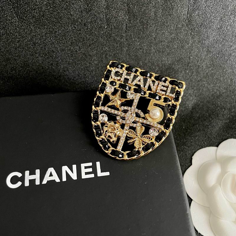 Chanel Brooch 10yxx37 (5)