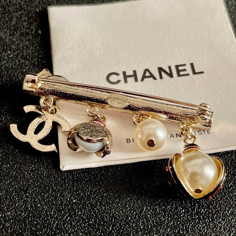 Chanel Brooch 10yxx38 (3)