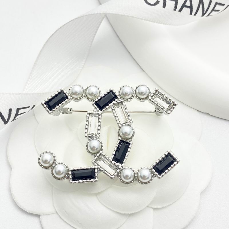 Chanel Brooch 10yxx42 (1)
