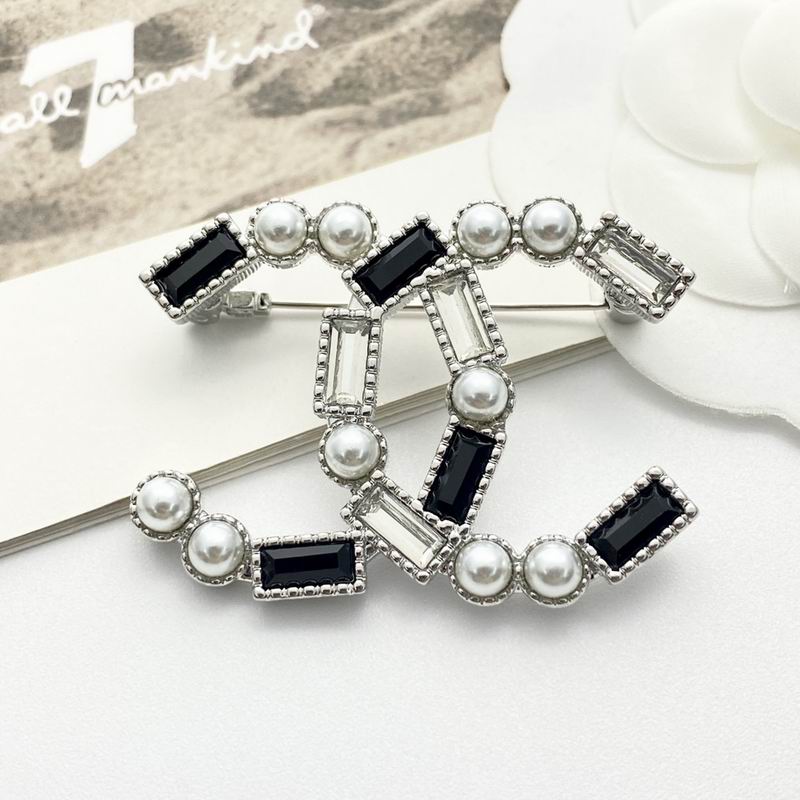 Chanel Brooch 10yxx42 (2)