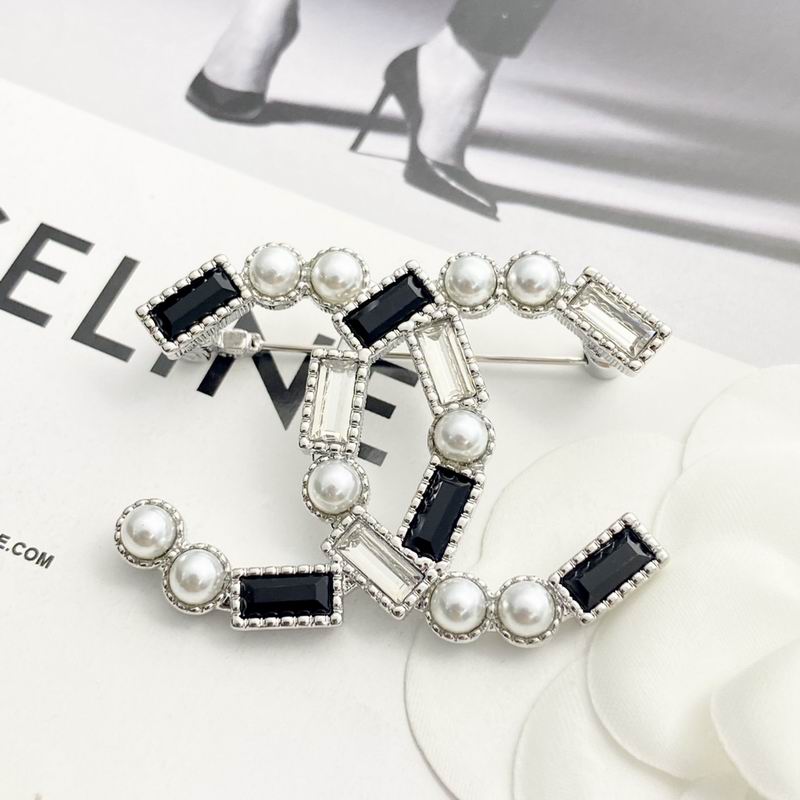 Chanel Brooch 10yxx42 (3)