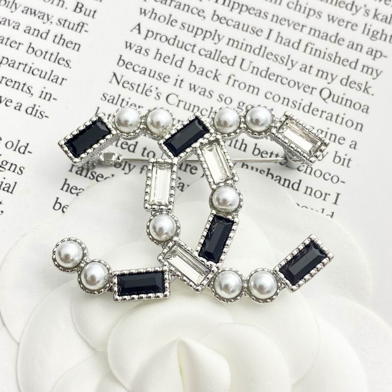 Chanel Brooch 10yxx42 (5)