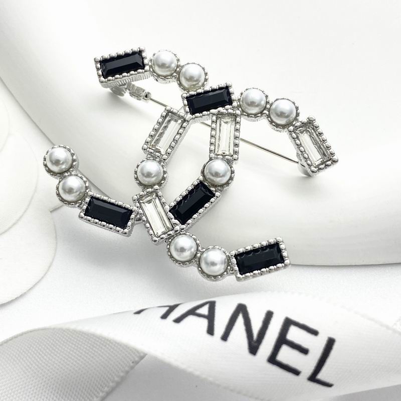 Chanel Brooch 10yxx42 (6)