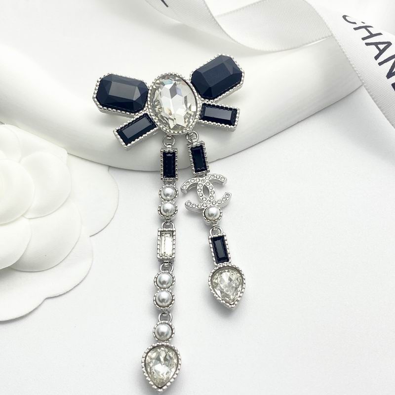 Chanel Brooch 10yxx43 (1)