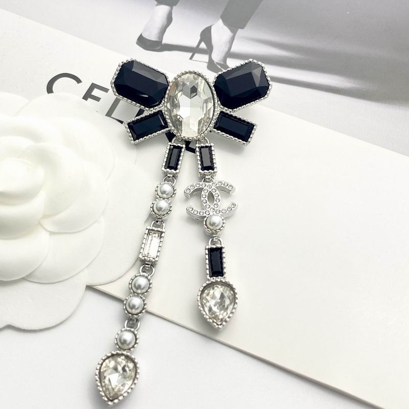 Chanel Brooch 10yxx43 (2)