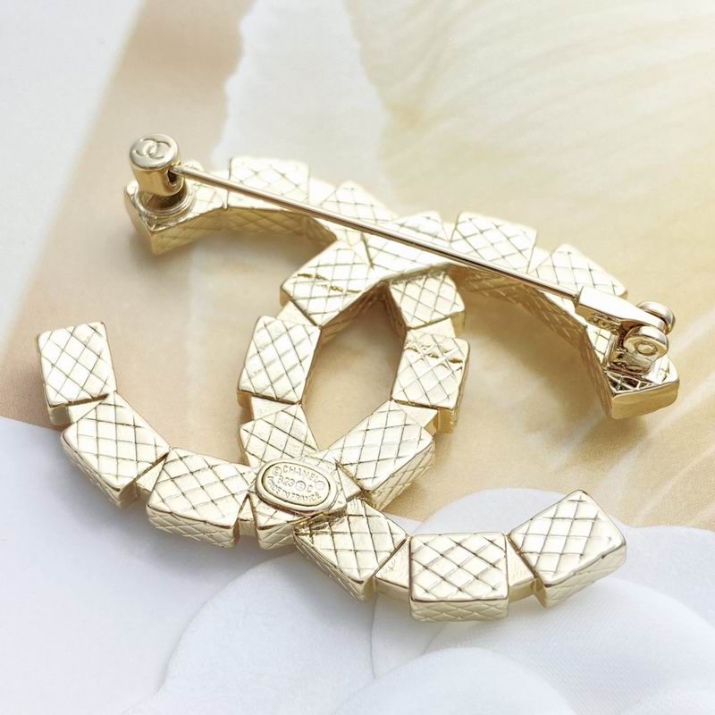 Chanel Brooch 10yxx44 (7)