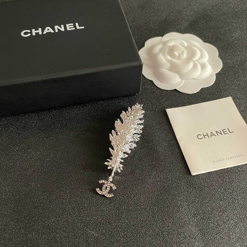 Chanel Brooch 10yxx47 (3)