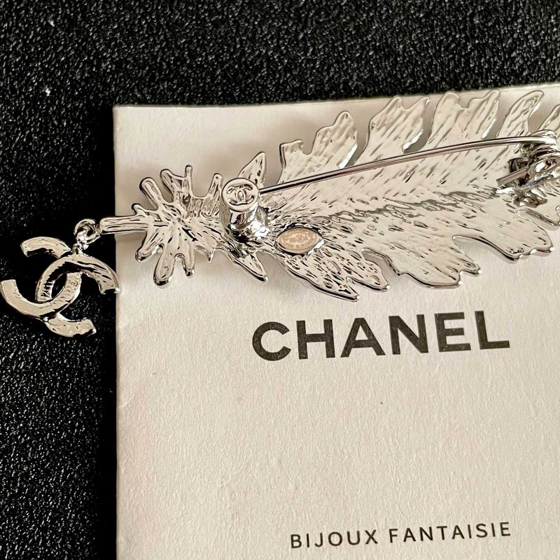 Chanel Brooch 10yxx47 (4)