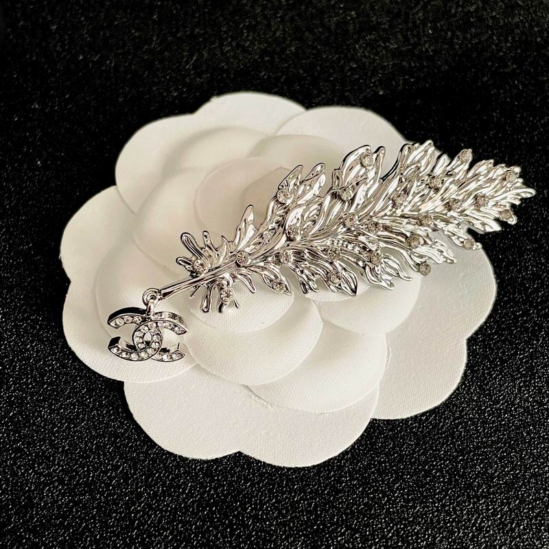 Chanel Brooch 10yxx47 (5)