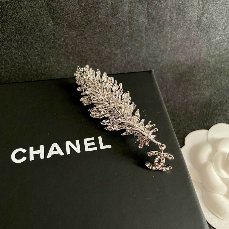 Chanel Brooch 10yxx47 (6)