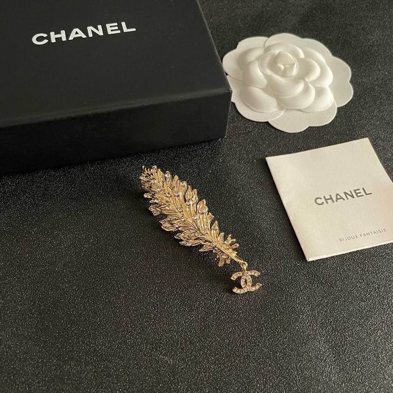 Chanel Brooch 10yxx47 (7)