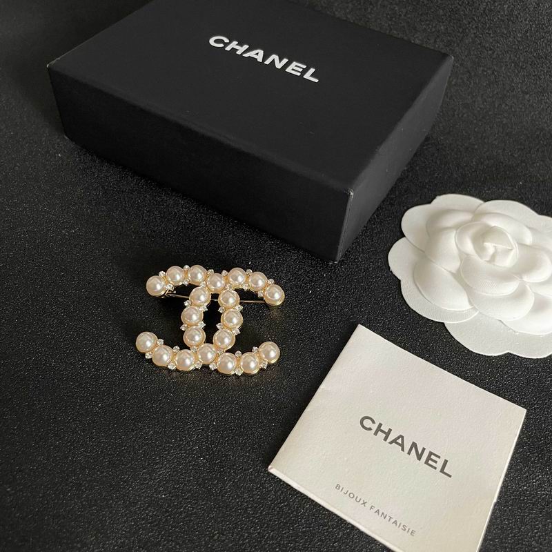 Chanel Brooch 10yxx49 (1)