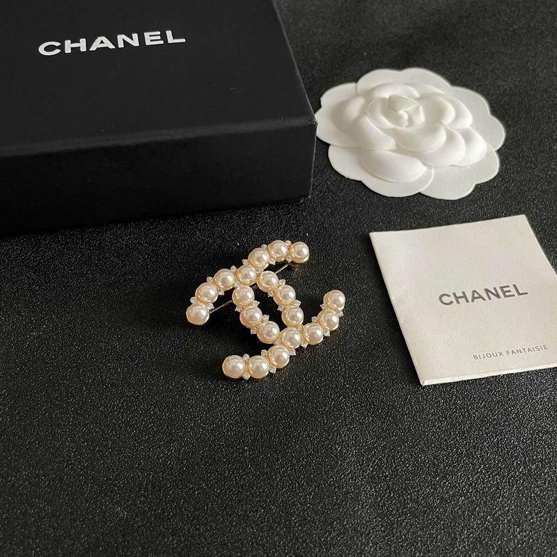 Chanel Brooch 10yxx49 (2)