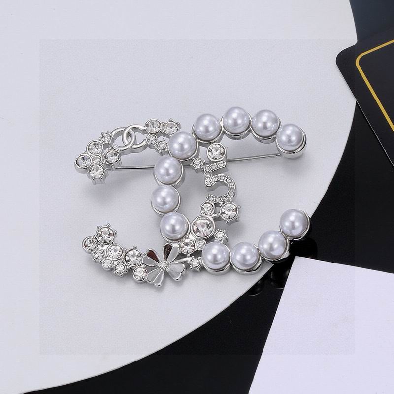 Chanel Brooch 10yxx51 (2)