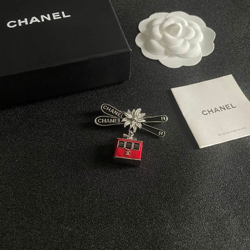 Chanel Brooch 10yxx57 (2)