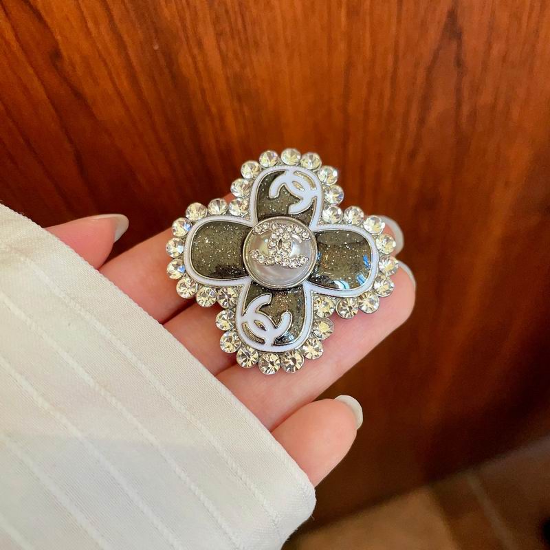 Chanel Brooch 10yxx58 (2)