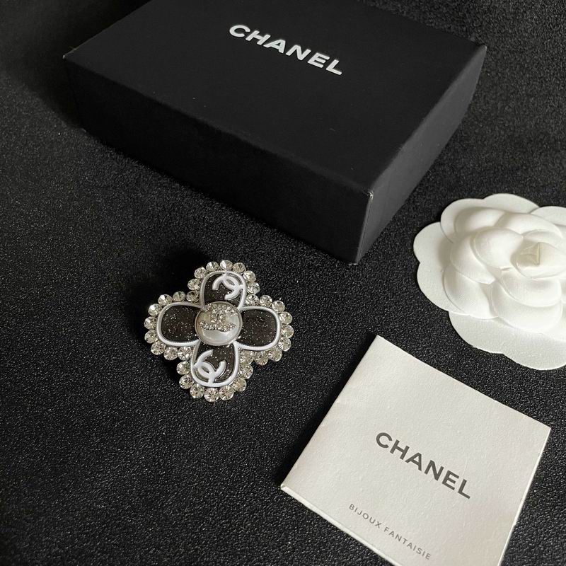 Chanel Brooch 10yxx58 (3)