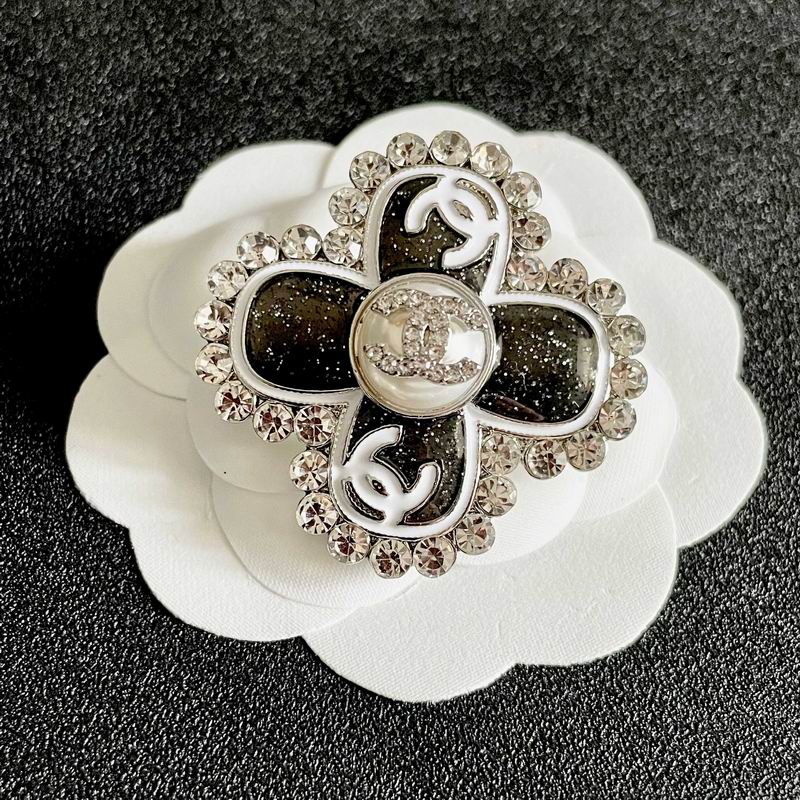 Chanel Brooch 10yxx58 (6)