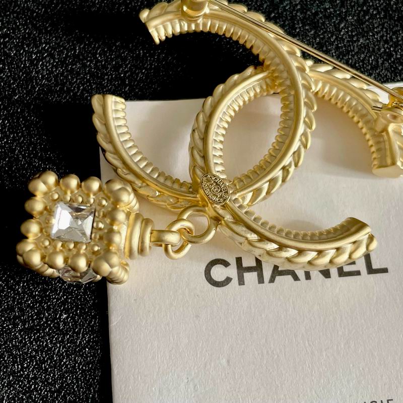 Chanel Brooch 10yxx59 (3)