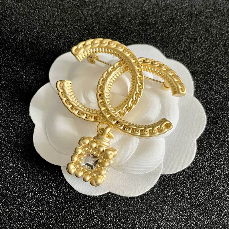 Chanel Brooch 10yxx59 (4)