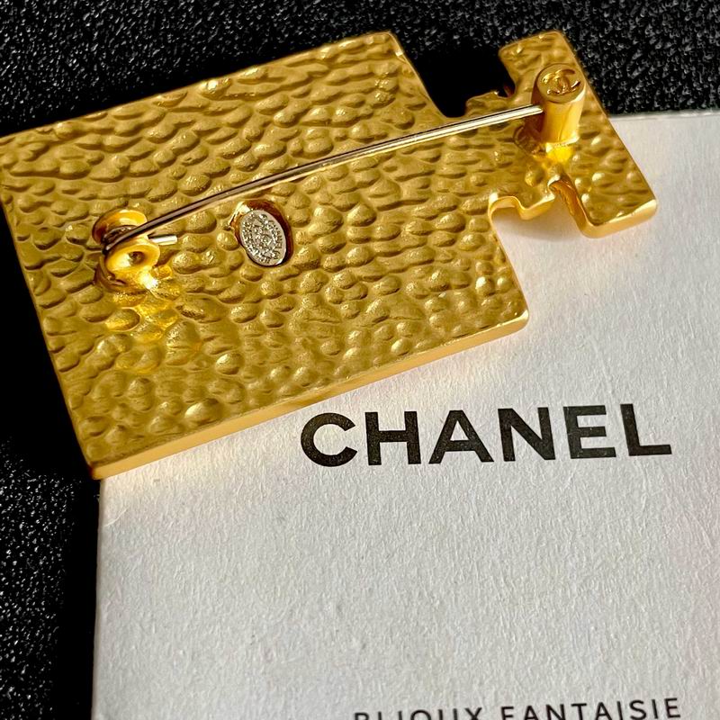 Chanel Brooch 10yxx60 (3)