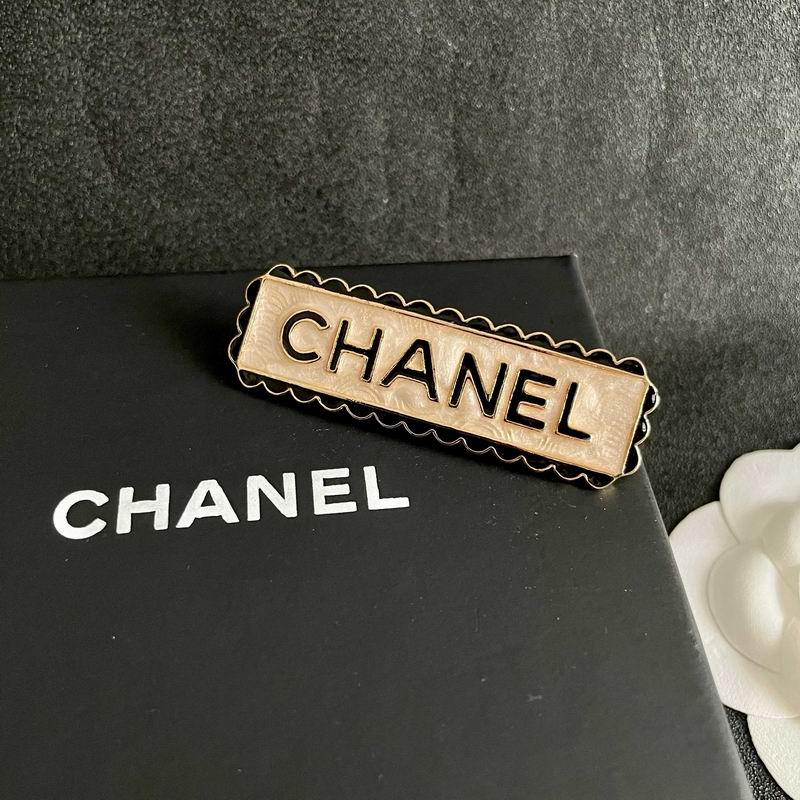Chanel Brooch 10yxx61 (10)
