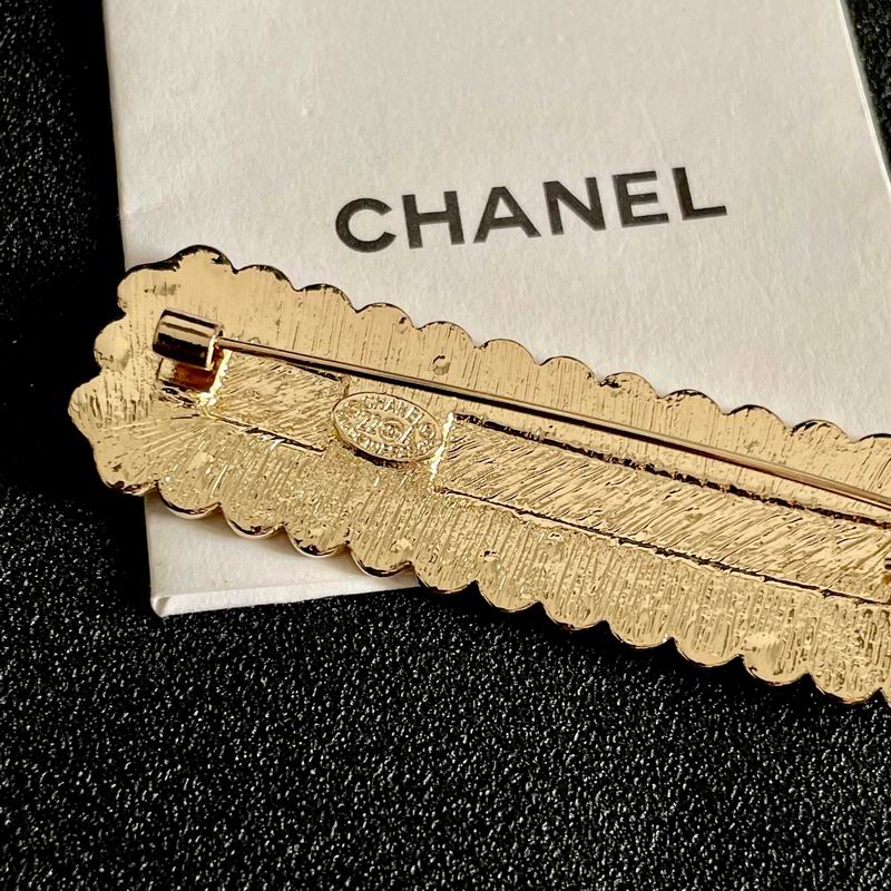 Chanel Brooch 10yxx61 (3)