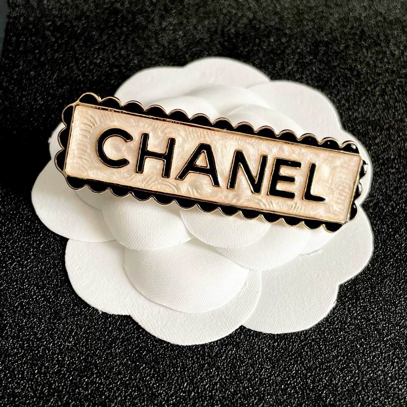 Chanel Brooch 10yxx61 (9)