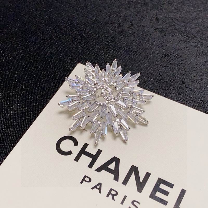 Chanel Brooch 10yxx62 (3)