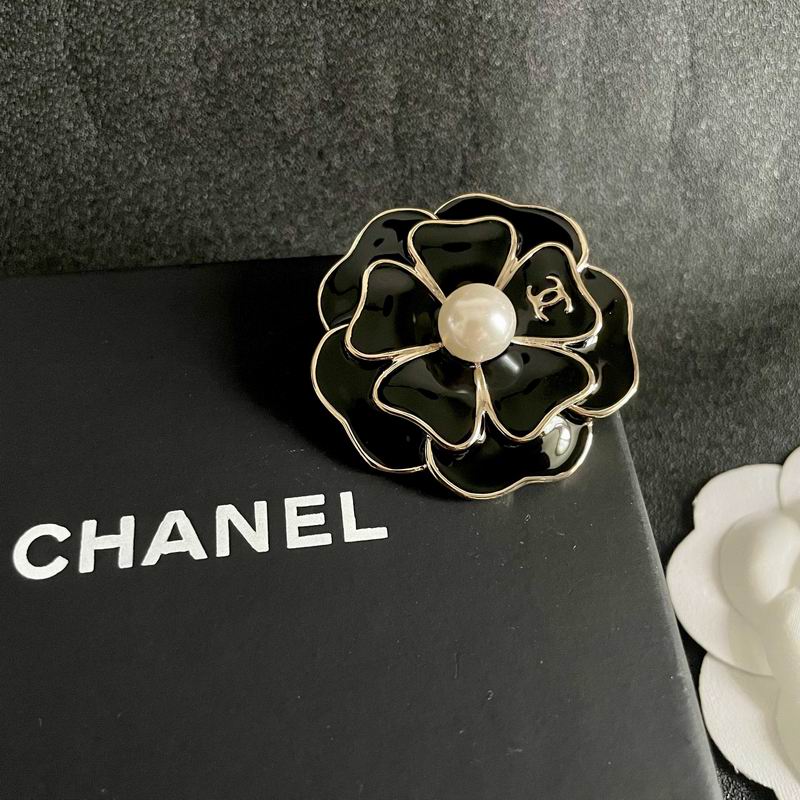 Chanel Brooch 10yxx65 (11)