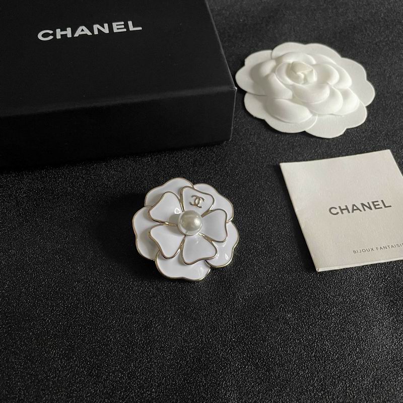 Chanel Brooch 10yxx65 (3)