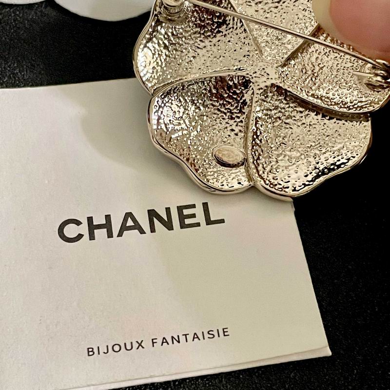 Chanel Brooch 10yxx65 (9)