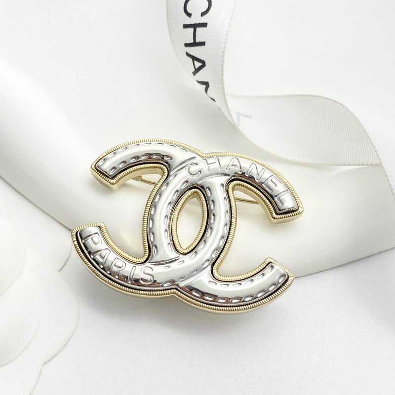 Chanel Brooch 10yxx66 (1)
