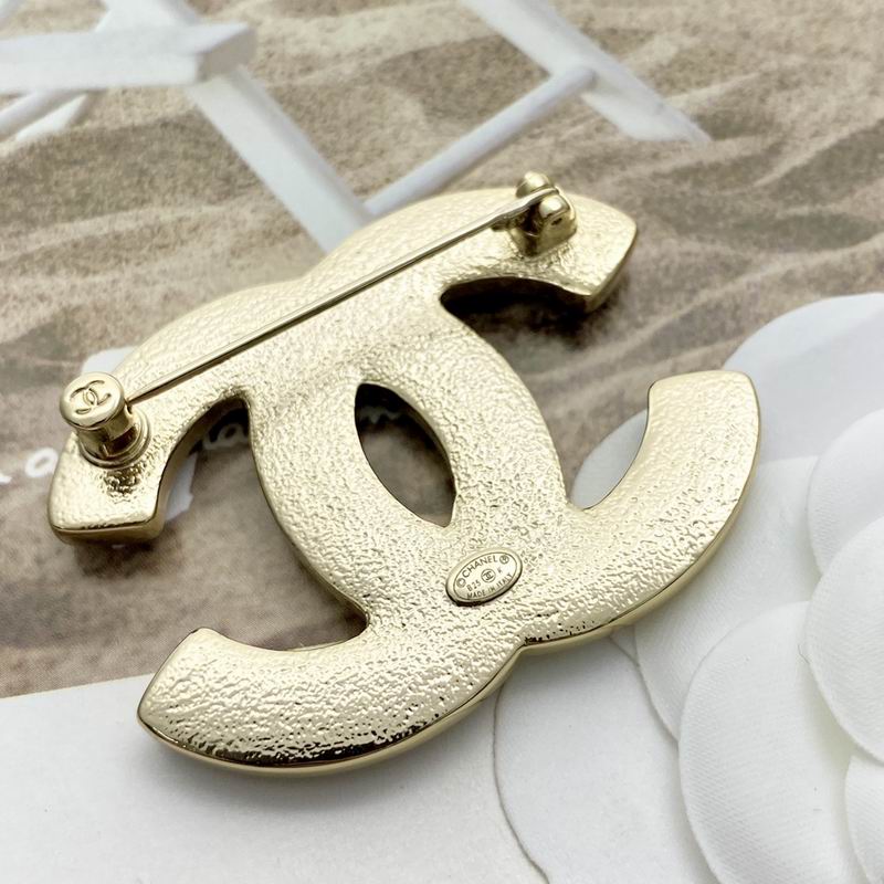 Chanel Brooch 10yxx66 (3)