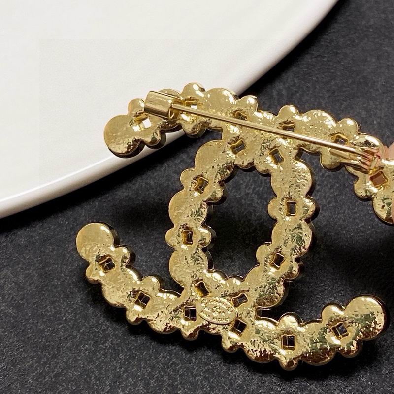 Chanel Brooch 10yxx67 (3)