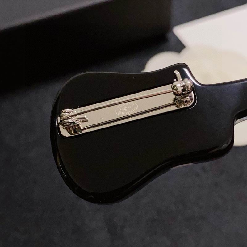 Chanel Brooch 10yxx68 (3)