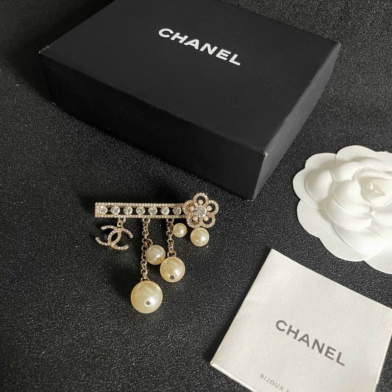 Chanel Brooch 10yxx70 (1)